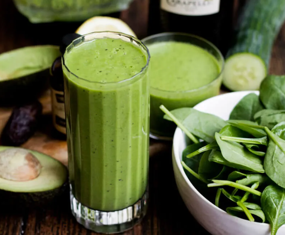 Verfrissend en Voedzaam: Groene Smoothie met Spinazie, Avocado en Komkommer